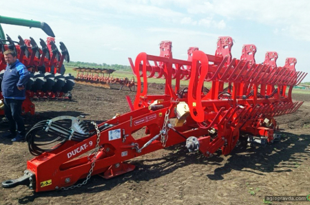 Господарство Харківщини обрало New Holland T8 в парі з бороною LOZOVA MACHINERY