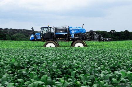 New Holland презентує повністю оновлену лінійку самохідних обприскувачів Defensor