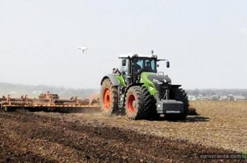Первый трактор Fendt 1000-й серии вышел в поле в Украине. Видео