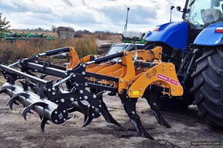 Як працює в парі чизельний глибокорозпушувач SPIDER з трактором New Holland T7060