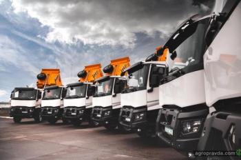 «Вольво Украина» передала семь новых грузовиков Renault Trucks серии К