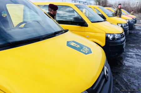 Аграрна Рада передала чергову партію бусів для військових