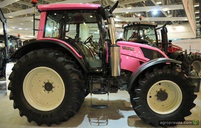 В Италии показали женские тракторы