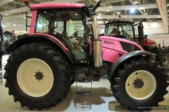 Розовые тракторы – для дам. Фото