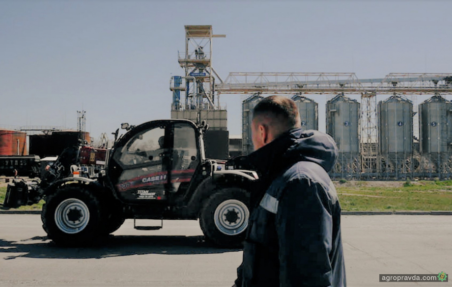Перші в Україні навантажувачі Case IH Farmlift придбані «Нібулоном»