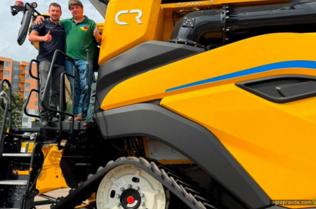 На Вінничину поставлено перший в 2026 році комбайн New Holland CR11