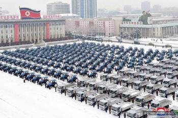 Парад тракторов в Северной Корее. Уникальные фото