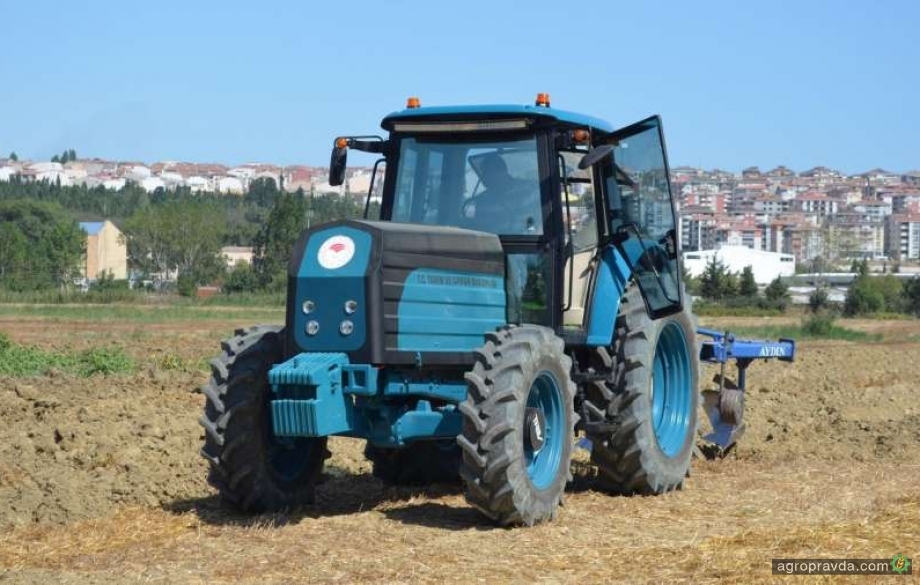 Турки выводят на рынок полностью электрический трактор