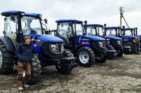 Агрокомпанія закупила відразу 5 тракторів LOVOL