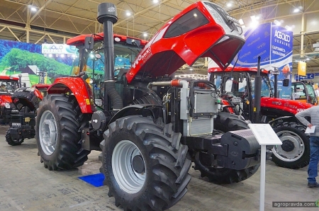 В Киеве впервые представили 240-сильный трактор YTO нового поколения