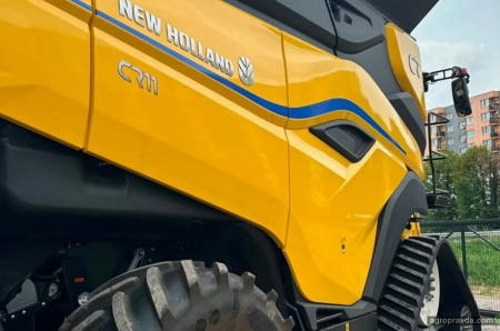 На Вінничину поставлено перший в 2026 році комбайн New Holland CR11