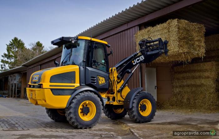 JCB представил новый компактный сельхозпогрузчик 