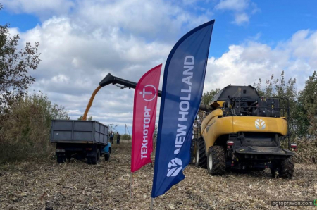 Як працює потужний комбайн New Holland CR на збиранні кукурудзи