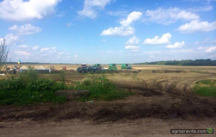 Уборка урожая на Донбассе идут под присмотром БТР