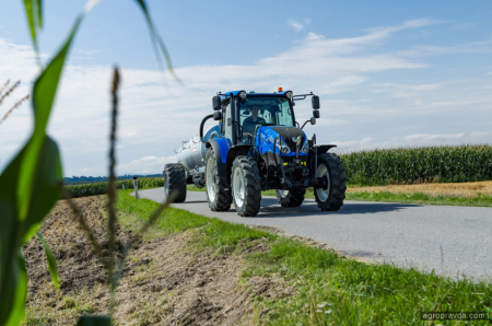 Потужність, маневреність, підключення: нові трактори New Holland T5S