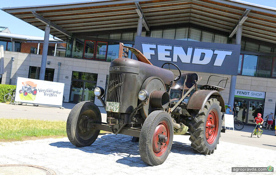 Fendt зібрав 100 старовинних тракторів. Фото