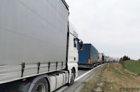 Поляки щоб не пропустити українське зерно заблокували кордон з Литвою 