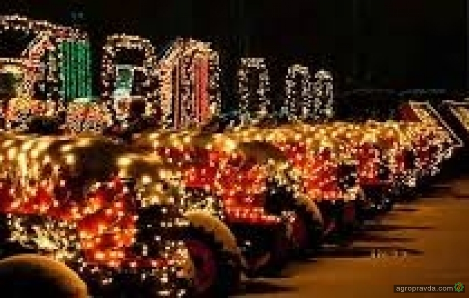 Рождественское световое шоу тракторов. Видео