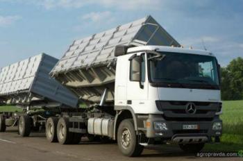 Mercedes-Benz предложил аграриям зерновоз на 80 куб.м