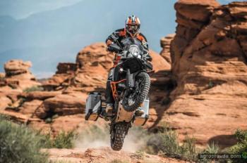 KTM показала на что способен мотоцикл Adventure