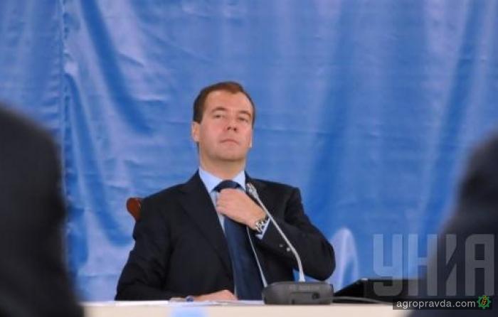 Медведев подписал постановление о введении пошлин на украинские товары