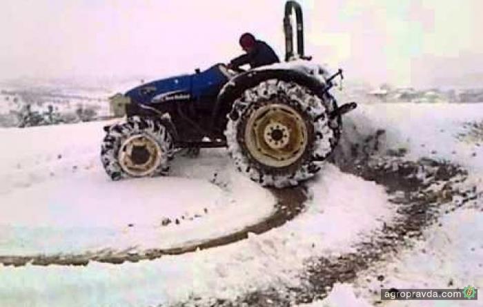 Зимний дрифт на тракторах. Видео