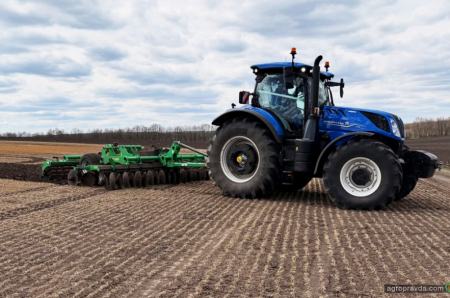 Перший в Україні New Holland T7.300 - вже в полі