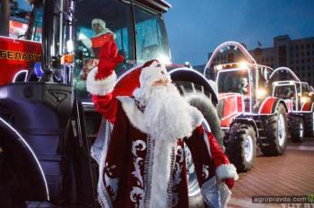 Деды Морозы прокатились на тракторах Belarus. Фото