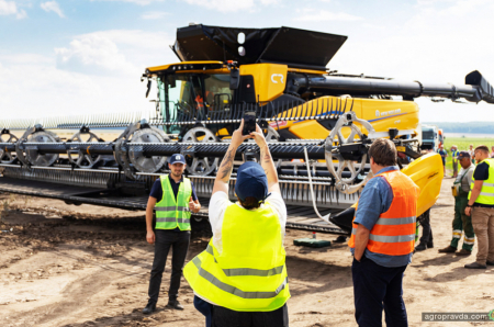 ТЕХНОТОРГ презентував інноваційний комбайн нового покоління New Holland CR11