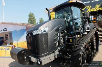 В Украине представлен новый гусеничный трактор Challenger E