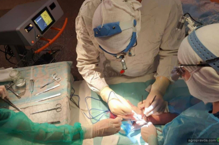 Amazone передала медичне обладнання в Центр мікрохірургії кисті