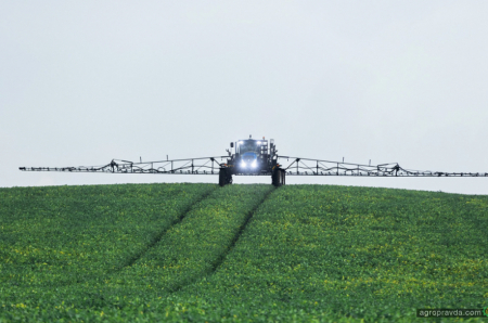 New Holland презентує повністю оновлену лінійку самохідних обприскувачів Defensor