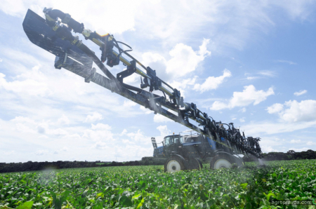 New Holland презентує повністю оновлену лінійку самохідних обприскувачів Defensor