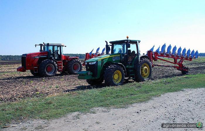 Украинский тест тракторов Versatile 2375 и John Deere 8335