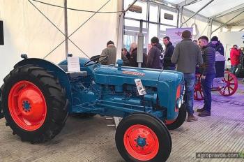 New Holland празднует 100-летие производства тракторов 