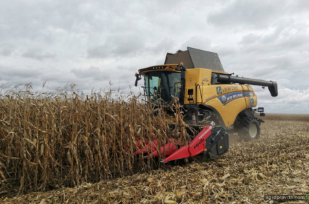 Комбайни New Holland почали збирати кукурудзу на полях «Агрейн»