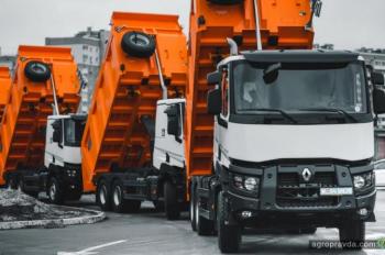 «Вольво Украина» передала семь новых грузовиков Renault Trucks серии К