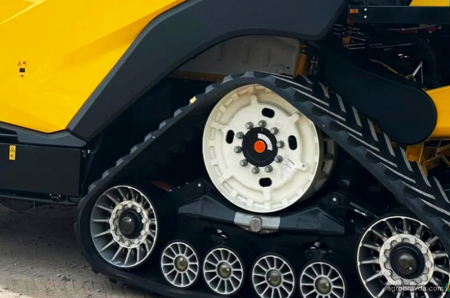 На Вінничину поставлено перший в 2026 році комбайн New Holland CR11