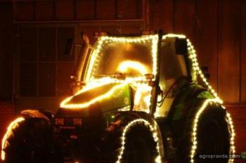 Новогодние трактора. Фото