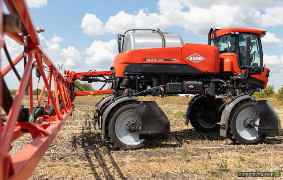 KUHN FIGHTER 3000: продуктивність і точність захисту рослин