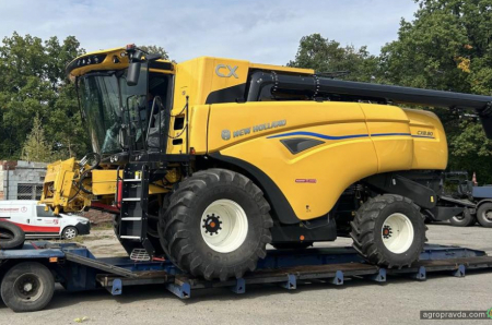 Ідеальний дует для збору соняшнику: New Holland CX8.80 + жниварка Maizco GXIII