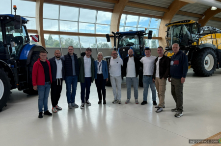 New Holland разом з українськими аграріями відвідали завод в Англії