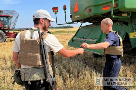 Яку проходять жнива за 8 км від лінії фронту