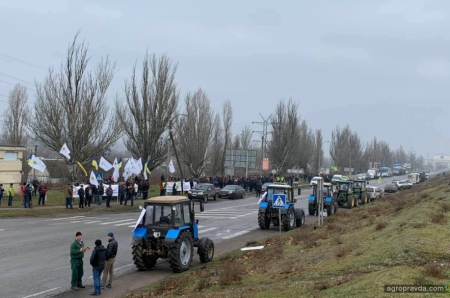 Аграрии перекрывали основные дороги Украины. Фото