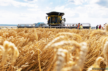 ТЕХНОТОРГ презентував інноваційний комбайн нового покоління New Holland CR11