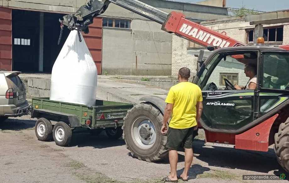 Фермери з прифронтових областей отримують безкоштовний карбамід Фермери з прифронтових областей отримують безкоштовний карбамід