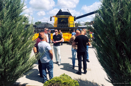 На Полтавщині відбулася презентація нового трактора New Holland T8