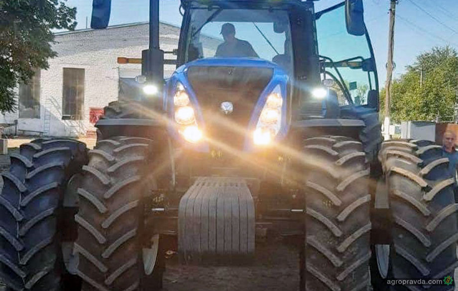 На Чернігівщині працює трактор нового покоління New Holland T8 Genesis