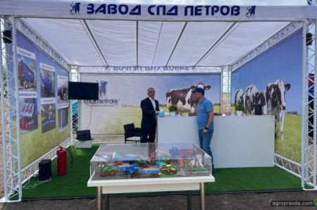 В Україні представили причепи для агрогосподарств із художнім розписом