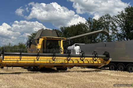 В Україні продовжують демонстрації комбайнів New Holland роторної серії CR